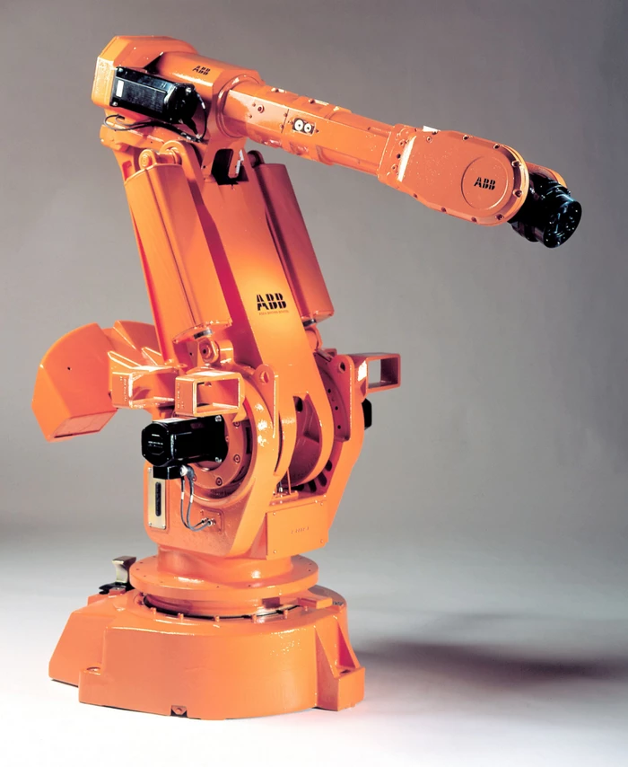 ربات‌های صنعتی می‌توانند به تنهایی و یا به صورت گروهی مراحل را اجرا کنند.