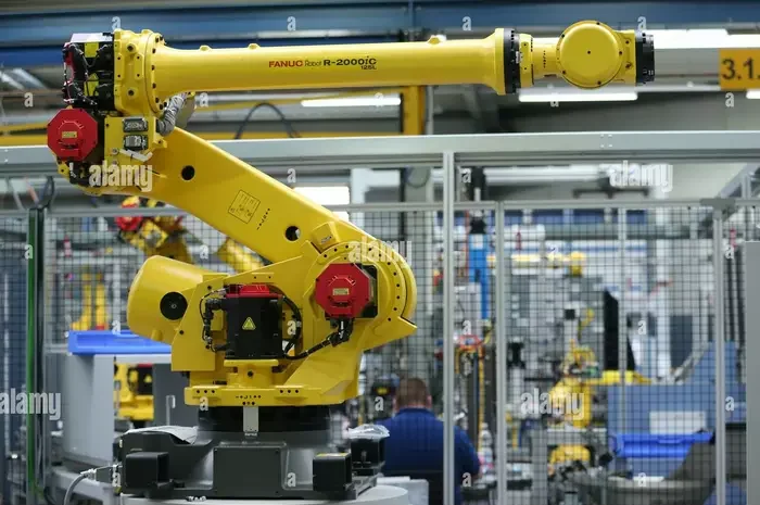 ربات صنعتی فانوک تولید کشور ژاپن است که قابلیت اضافه شدن به خط تولید را دارد.
